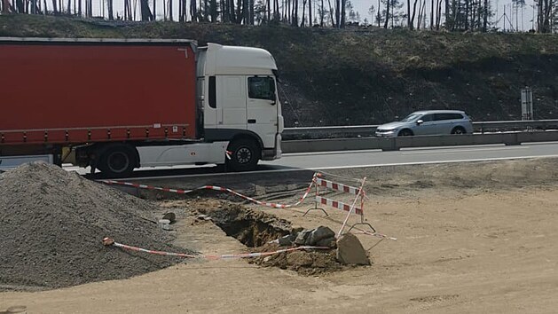 Dělníci při modernizaci dálnice D1 našli na 128. kilometru nedaleko Měřína nevybuchlou munici.