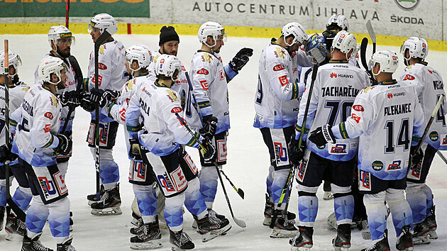 Radost kladenských hokejistů, kteří srovnali finálovou sérii 1. ligy s Jihlavou.