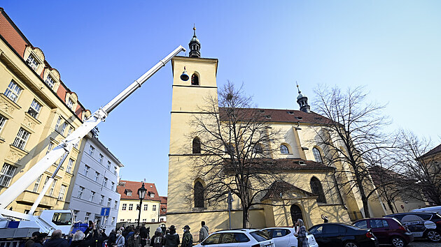 Jeřáb vyzvedl 21. dubna 2021 na věž kostela sv. Haštala na Starém Městě v Praze dva nové zvony, jmenují se Haštal a František.