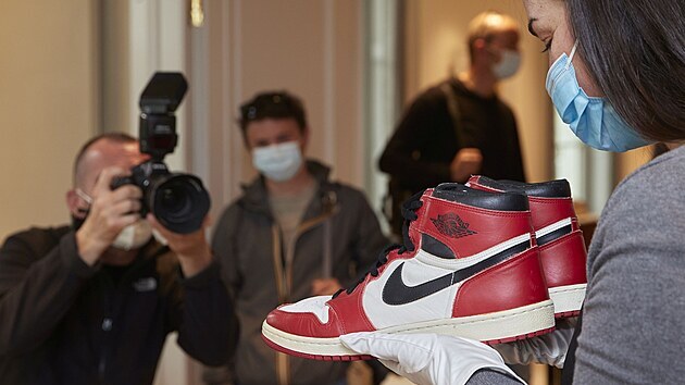 V Sothebys ukazuj pr Air Jordan 1, kter obul Michael Jordan ve sv novkovsk sezon v NBA. Drait se bude v enev.