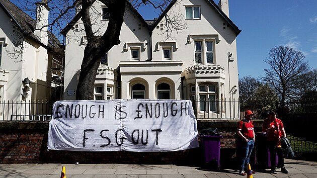 Fanouci Liverpoolu protestují proti americkým majitelm.