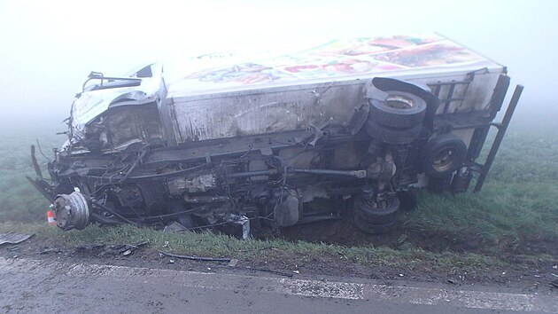 Při nehodě na silnici I/11 u Písku poblíž Chlumce nad Cidlinou ráno zahynula řidička osobního auta. (20. 4. 2021)