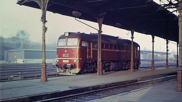 Lokomotiva ady 781, znm Sergej, ve stanici Karlovy Vary,  ped rokem 1989