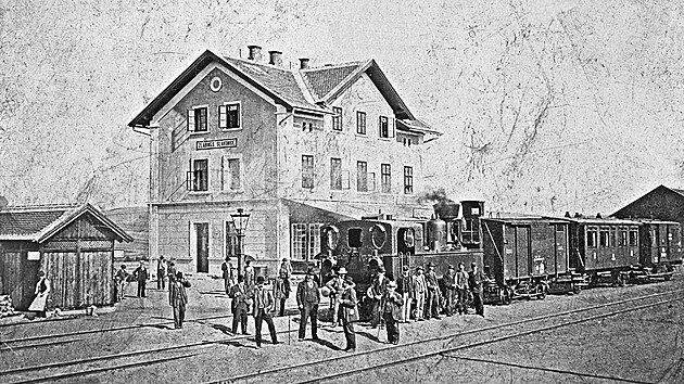 Kolaudace trati z Telče do Slavonic v roce 1902. Dráha do Rakouska bude otevřena až o rok později
GPS: 48.9938803N, 15.3492836E