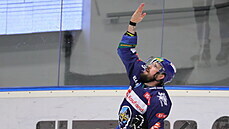 Nicolas Hlava zdraví do nebe zesnulého koue Miroslava Fyera poté, co dal...