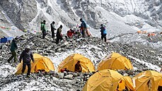 Základní tábor ped výstupem na Everest v Nepálu (25. dubna 2018)