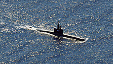 Ponorka indonéského námonictva pátrá po ztracené ponorce. (22. dubna 2021)