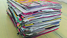 Letáky posbírané za sto dní