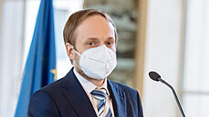 Jakub Kulhánek ministr zahraničí za ČSSD, na tiskové konferenci. (21. dubna...
