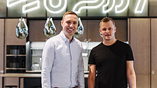 Zakladatelé startupu Productboard Hubert Palán (vlevo) a Daniel Hejl.