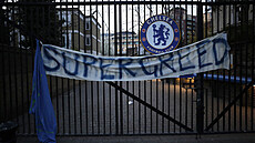 SUPERLIGA? SUPERHAMIŽNOST! Fanoušci Chelsea během protestů proti fotbalové...