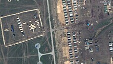 Podrobný pohled na ruskou polní nemocnici a stany voják rozmístné ve...