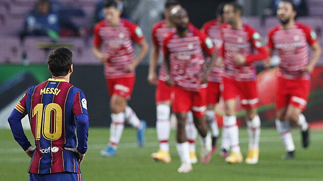 Neastn Lionel Messi z Barcelony po inkasovanm glu od Granady.