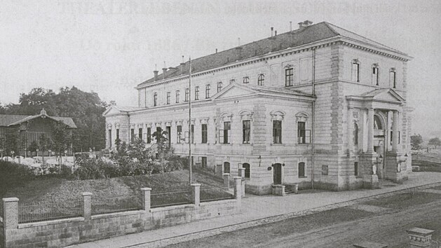 Německý spolkový dům v Novém Jičíně nedlouho po svém otevření v roce 1886. Od roku 1947 je v provozu jako Beskydské divadlo.