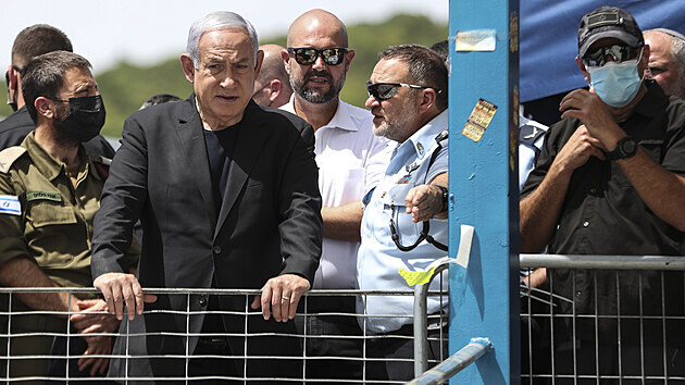 Premiér Benjamin Netanjahu navštívil horu Meron, kde došlo k tragédii, při které bylo ušlapáno 45 lidí. (30. dubna 2021)