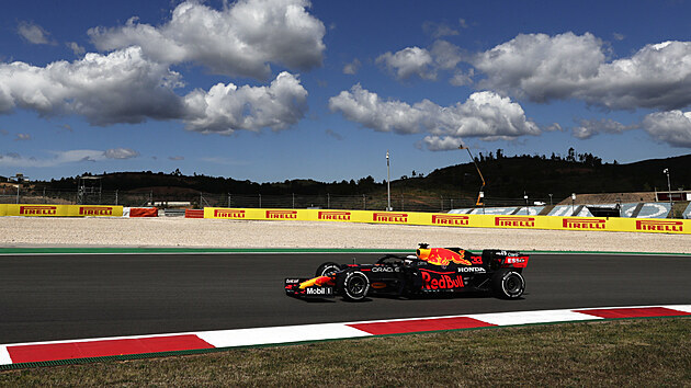 Max Verstappen z Red Bullu v trninku na Velkou cenu Portugalska F1.