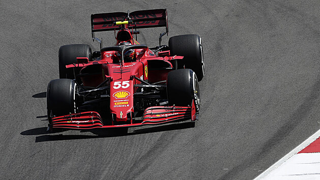 Carlos Sainz z Ferrari v trninku na Velkou cenu Portugalska F1.