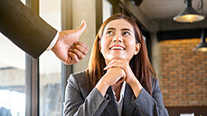 Pochvala, nebo ocen�ní � jaký je v nich rozdíl? Pochvala je obecné povahy,...