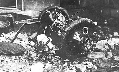 Trosky Avie B-21.132, v n zahynul 11. jna 1930 Ivan Bazilevi Kaikovsk....