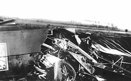Trosky Avie B-21.96, v n 8. ervna 1930 zahynul prvn eskoslovensk krl...