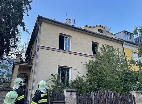 U poáru dvou pater neobydleného domu v Olomouci v ulici Domovina zasahovalo...
