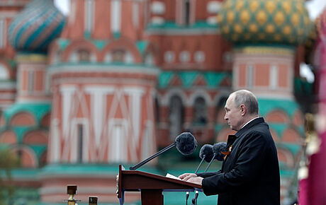 Na tradiní vojenské pehlídce v Moskv promluvil prezident Vladimir Putin....