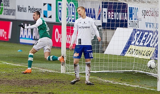 Jablonecký Ivan Schranz (vlevo) se raduje z gólu proti Olomouci.