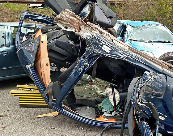 Při nehodě na Jižních Svazích mladý řidič vlétl na parkoviště, kde poškodil...