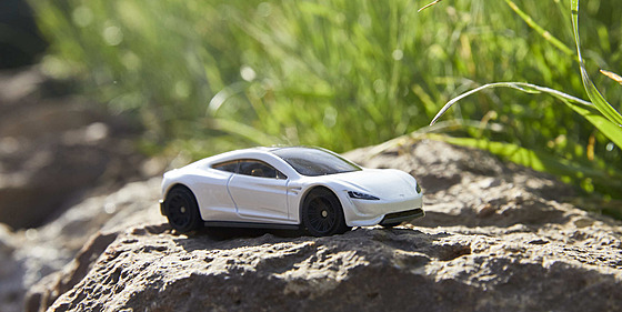 Tesla Roadster je první Matchbox® autíko svého druhu, je je uhlíkov...