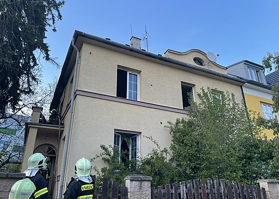 U požáru dvou pater neobydleného domu v Olomouci v ulici Domovina zasahovalo...