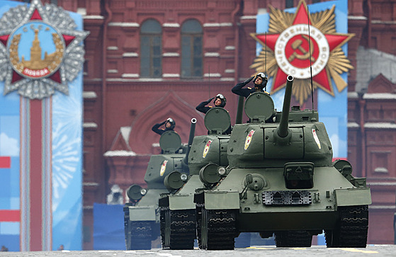 Loská vojenská pehlídka na Rudém námstí v Moskv na poest výroí vítzství nad nacistickým Nmeckem