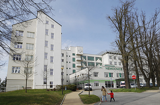 Hlavní budova havlíčkobrodské nemocnice se skládá ze spojovacího travé a sedmi...