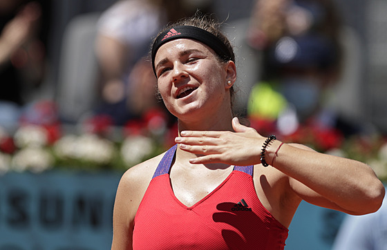 Karolína Muchová slaví vítězství ve druhém kole turnaje v Madridu.