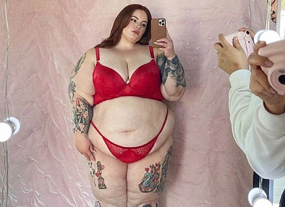 Plus size modelka Tess Holliday (2021)