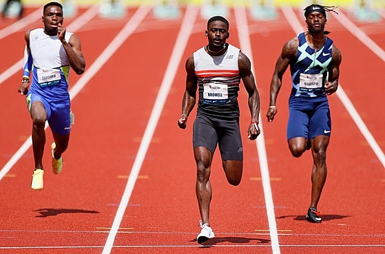 Americký sprinter Trayvon Bromell (uprostřed)