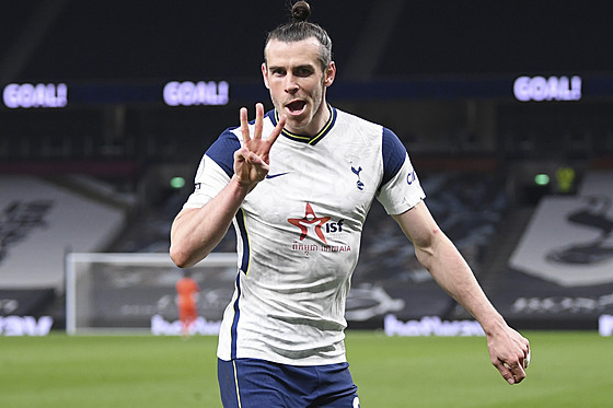 Gareth Bale z Tottenhamu se raduje z hattricku, který vstelil v utkání se...