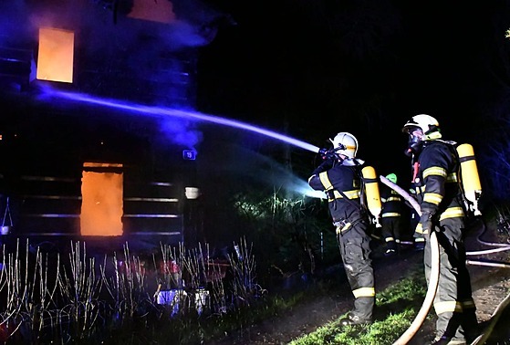 Požár chaty v Děčíně - Lesné. (7. května 2021)