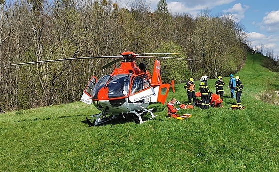 Záchrana zraněné ženy na naučné stezce ve Štramberku. (8. května 2021)