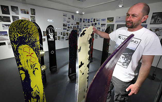 Retromuseum v Chebu otevírá výstavou o historii snowboardingu v echách.