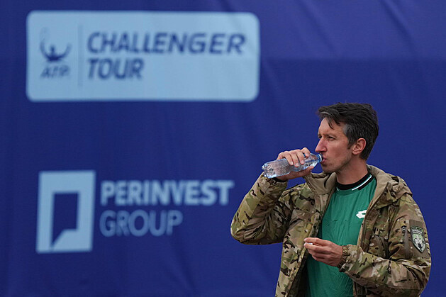 Ukrajinsk tenista Sergij Stachovskij se na turnaji Prague Open zahv v bund...