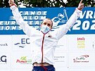 Vít Pindi slaví na pódiu evropský titul ve vodním slalomu.