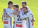 Fotbalisté Mladé Boleslavi se radují z gólu Davida Doudry.