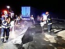 Hasi�i pracovali na m�st� �tvrte�n� sr�ky kamionu s osobn�m autem na D1 asi...