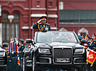 Nastoupené vojenské jednotky pozdravil ruský ministr obrany Sergej ojgu. (9....