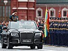 Vojáky na pehlídce pozdravil ruský ministr obrany Sergej ojgu. (9. kvtna...