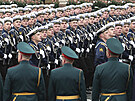 Vojenské pehlídky v Moskv se zúastnilo 37 armádních jednotek. Ped tribunou,...
