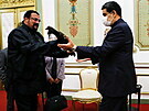 Americký herec Steven Seagal se v Caracasu setkal s venezuelským prezidentem...