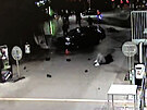 Policie zveejnila dramatické video, pi kterém vozidlo narazilo na 11. brán...