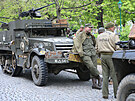 Historický americký tank a dalí vojenská vozidla jsou k vidní ve Smetanových...