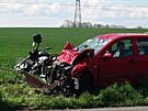 U Brand�sa nad Labem se srazila motorka a osobn� auto, k t�k�mu zran�n� let�l...